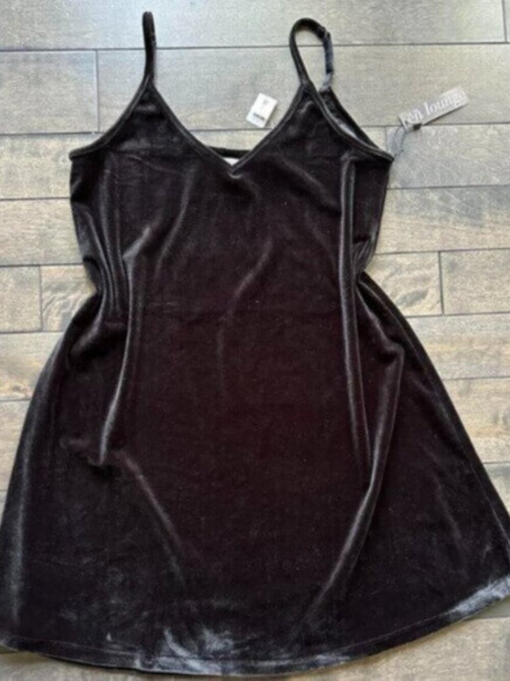 La Vie En Rose Lounge Nightie - new with tags